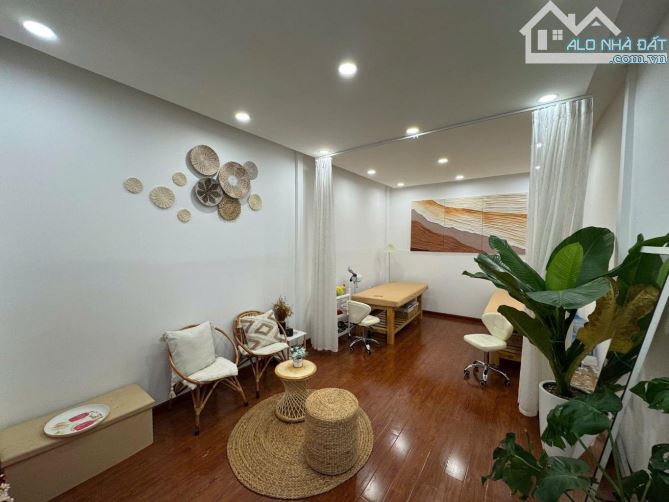 Bán Nhà - Trung Tâm Q1 - Cách Mặt Tiền Trục Đường Nguyễn Bỉnh Khiêm 10m.DT 60m2 - 6
