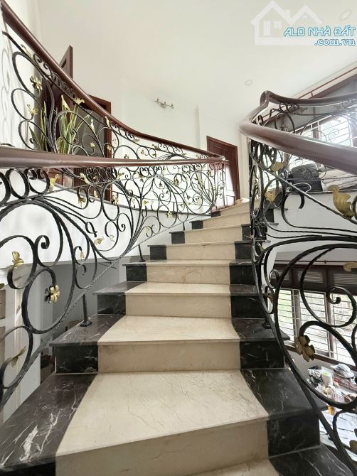 Có Visa Định Cư Bán Gấp Biệt Thự 3 Tầng Mặt Tiền Liên Khu 2 - 5, 600M2 Ngang 9M, Nở Hậu. - 6
