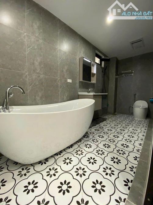BÁN NHÀ HỒNG TIẾN 42M2, 6 TẦNG THANG MÁY, NGÕ THÔNG, GẦN CẦU CHƯƠNG DƯƠNG - 6