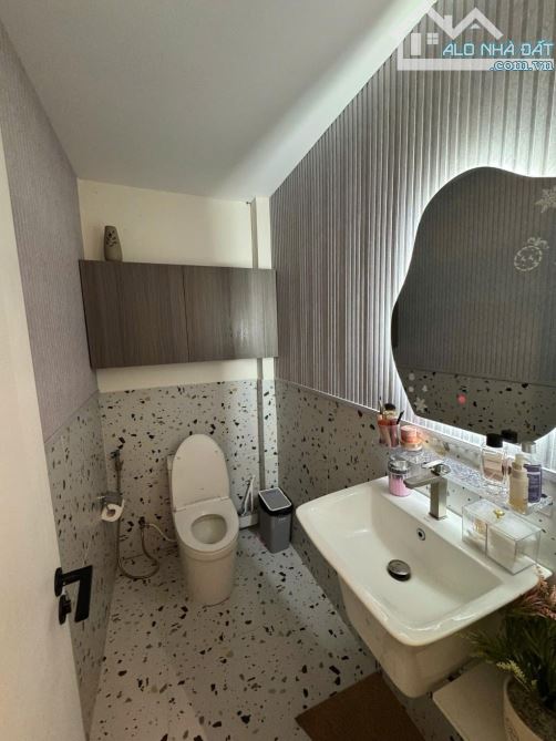 Bán Nhà - Trung Tâm Q1 - Cách Mặt Tiền Trục Đường Nguyễn Bỉnh Khiêm 10m.DT 60m2 - 7