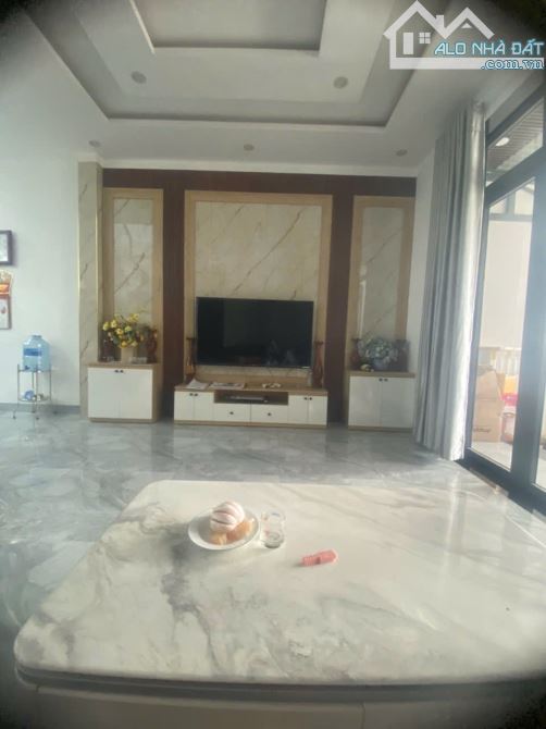 Bán nhà 3 tầng mặt tiền đường 19/5 đường QH rộng 24 - 8