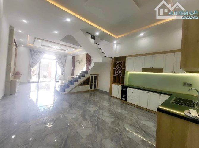 Bán nhà 3 tầng mặt tiền đường 19/5 đường QH rộng 24 - 9