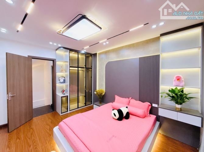 Bán nhà Trần Thái Tông, Cầu Giấy - Ngõ nông - Nội thất Sịn - Dân trí cao   - Chỉ 6 tỷ - 4