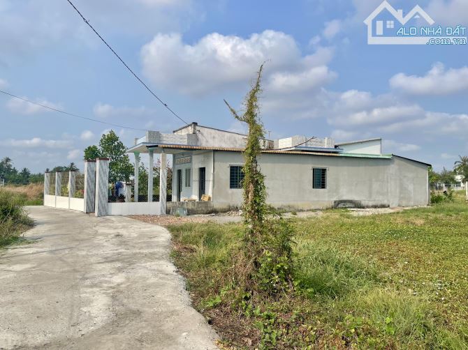 Chính chủ gửi 2700m2 đất lúa, đường xe tải, giá rẻ