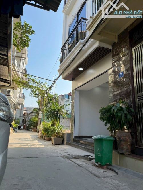 Nhà đẹp ngõ thông, sát khu Hinode, diện tích 36.3m2, lô góc siêu thoáng, ô tô đỗ cửa.