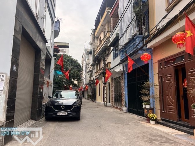 Bán Nhà: Tựu liệt, 3 tầng, vị trí đẹp, ngõ nông, vài bước ra oto. Hơn 1 tỷ.