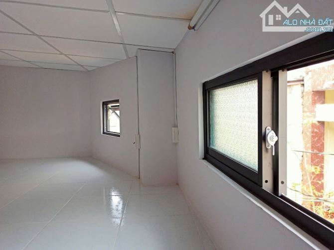 Nhỉnh 2 tỷ nhà Ngang 4 hẻm 3 gác 3 tầng vào ở liền sát quận 10
