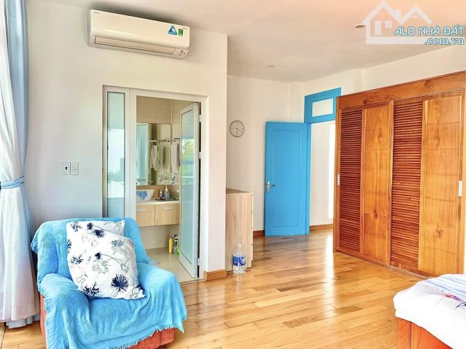 Bán Villa 3 tầng sân vườn Chế Lan Viên, DT 220m2 ngang 8.6m chỉ 2x tỷ