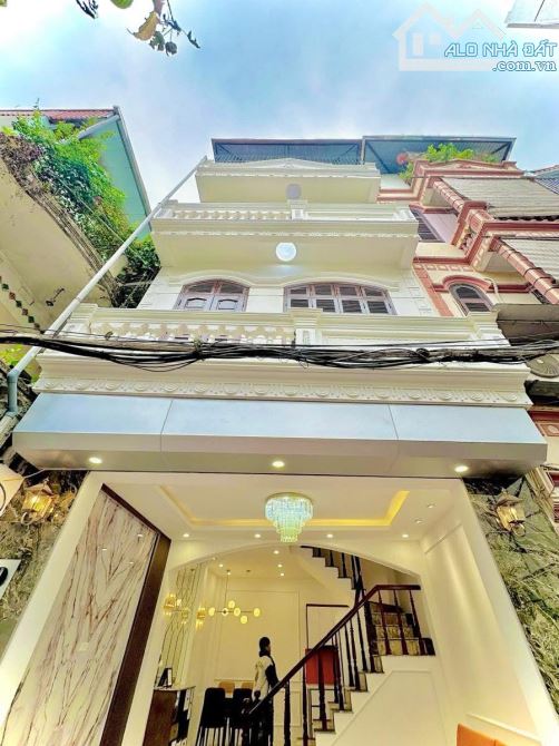 - Vị trí đẹp, trước nhà rộng 3m xe quay vòng tròn. Ngõ 281 thông sang Nguyễn Đức Cảnh, gia