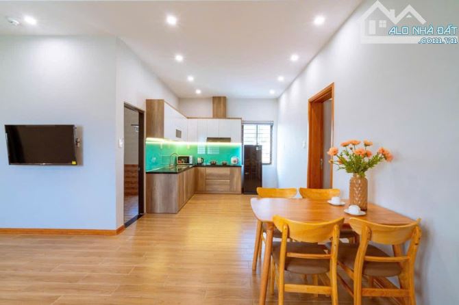 Bán gấp nhà Toà căn hộ MT Sát Võ Văn Kiệt,Sơn Trà, 310m2, 5 tầng, Ngang 10m,11phòng,Hồ Bơi