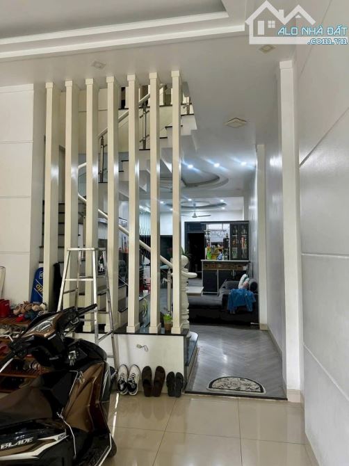 Bán Nhà 1 Trệt 2 Lầu Hoàn Công, gần Trường Mầm Non Hoa Sen, sát Trường Đại Học Đồng Nai