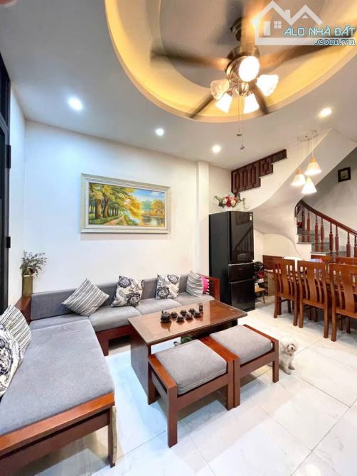 Cần Bán Nhà 31m2 5Tầng Tại Ngọc Thụy Long Biên 6,65Tỷ Mặt Tiền Hoa Hậu vị Trí Siêu Đỉnh