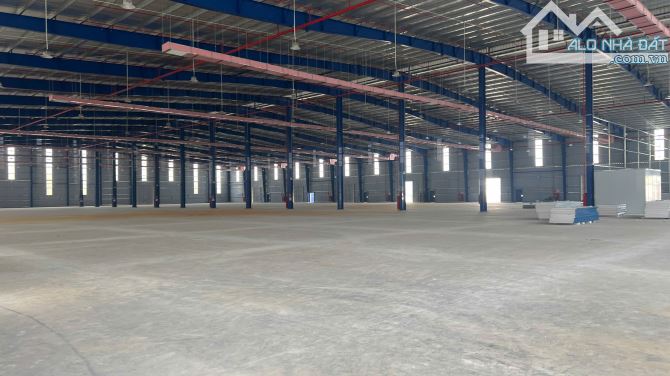 Cho thuê 2000m2 kho tại Cầu giấy - mái cao 15m - Cont ra vào - 160k/m