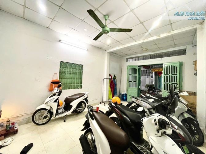BÁN NHÀ LÔ GÓC CỰC RẺ,TẠI P1,GÒ VẤP,DT 50m2,SỔ HỒNG RIÊNG,XE HƠI ĐỖ CỬA,GIÁ CHỈ 5,95 TỶ