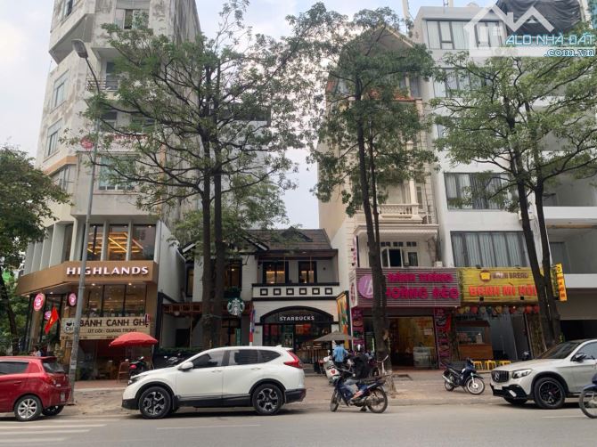 Chính chủ bán gấp 108m2 đất phố Duy Tân _ vỉa hè 2 bên _ 2 mặt thoáng _ ô tô tải tránh.