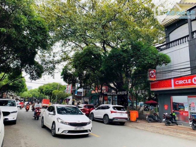 Nhà đẹp 180m2 giá chỉ 7.9 tỷ vị trí đẹp 1 sẹc Phan Trung phường Tân Mai.