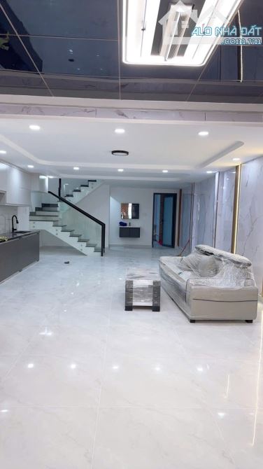 NHÀ MỚI 2 TẦNG 98M TÂN THỚI NHẤT PHAN VĂN HỚN QUẬN 12 SHR HẺM XE HƠI