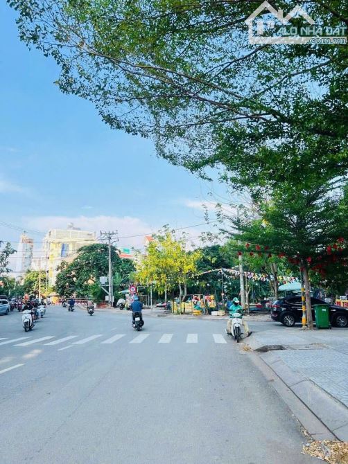 Bán nhà 5 tầng Gò Vấp 4,4m x 15m – Gara ô tô – Hẻm 5m có lề – Gần chợ Thạch Đà – 7 tỷ hơn