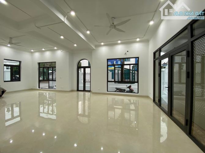 BIỆT THỰ MẶT PHỐ SA ĐÔI, LÔ GÓC 3 THOÁNG,THANG MÁY, KD, DT 206m, MT 15m, Giá Chào 65 tỷ