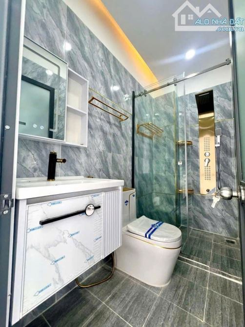 NHÀ 3 TẦNG - HẺM 8M THÔNG  đường TX22 phường Thạnh Xuân  Quận 12 - 68m2 {r} CHỈ 5,4T.ỉ