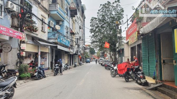 Bán nhà Bạch Đằng Hoàn Kiếm nhà gần ô tô Dt 70 m2 3 tầng mt 6,1m Giá 10,3 tỷ  lh Huyền 7X
