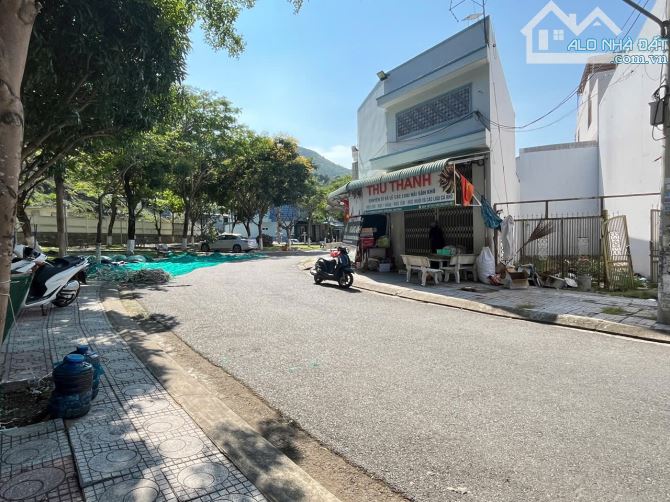 Bán lô đất tái định cư hòn rớ 1 đối diện khu biệt thự đồi Nha Trang  dt 67m giá chỉ 2tỷ350
