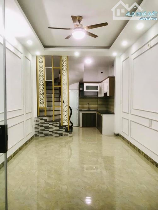 Bán nhà ngõ 147B Tân Mai, 26m2 x 4.5 tầng, 15m ra ô tô tránh, 4.6 tỷ