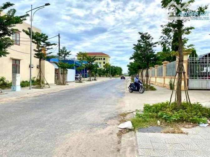 Bán nhanh lô đất đẹp đối diện trung tâm 1 cửa Liên thông Đồng Hới - 1