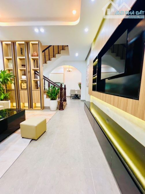 SIÊU PHẨM NGUYỄN KHANG - NHÀ ĐẸP, GẦN PHỐ, SH QUAY ĐẦU TRƯỚC NHÀ - 1
