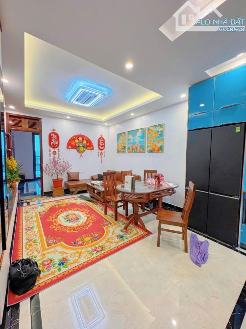 CHỈ 9.9 TỶ BÁN GẤP NHÀ MỚI 7 TẦNG THANG MÁY DT40M2 Ở CẦU GIẤY OTO - 1