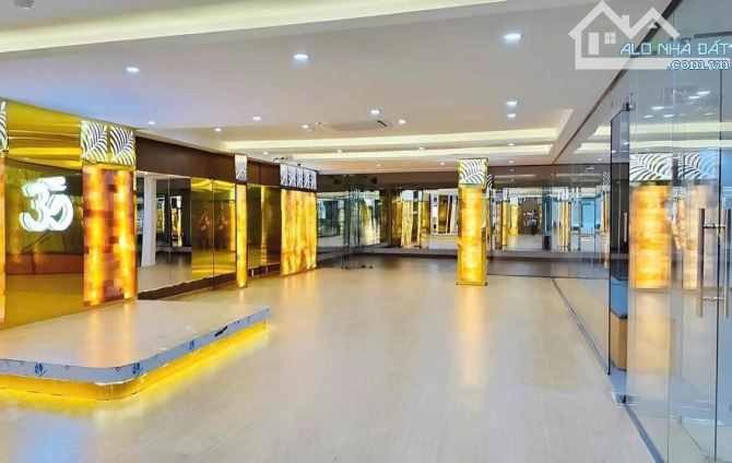 Cho thuê nhà mặt tiền 33-35 đường 3/2, DT 15 x 25, 3 lầu, DTSD 1130m2, đối diện Hà Đô - 1