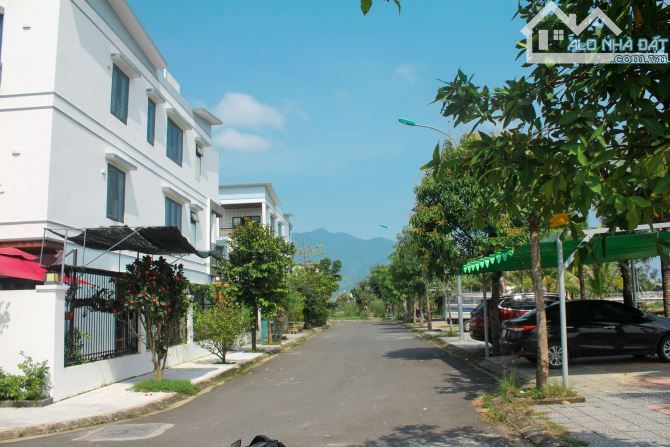 Duy nhất! Nhà 3 tầng - kề góc view sông vĩnh viễn - trục lõi Eco Charm- 120m2 - nhỉnh 4t - 1