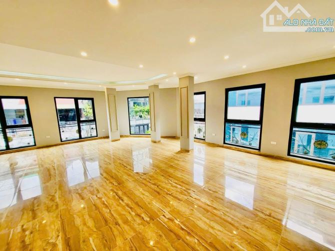 CHỈ ĐÚNG 1 CĂN, TÒA NHÀ 7 TẦNG SÁT MẶT PHỐ NGUYÊN HỒNG, LÔ GÓC 75M2, GIÁ MỀM - 1
