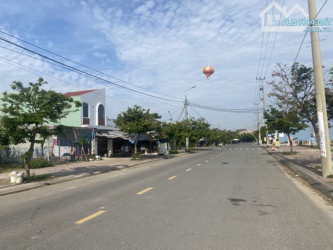 Khu phố chợ Lai Nghi (có sổ):  Bán lô đất 6x24m; mặt tiền đường Điện Biên Phủ, trước chợ.