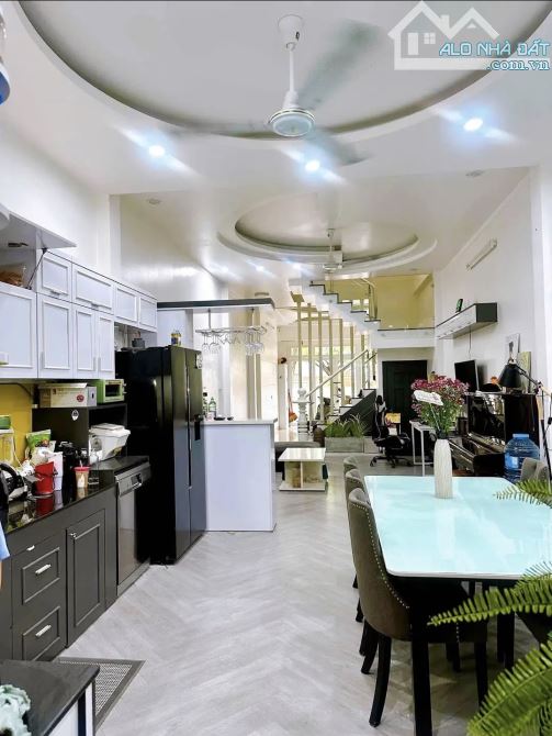 Bán nhà 1 trệt 2 lầu cạnh Đại học Đồng Nai, Mn Hoa Sen. P. Tân Hiệp - 1