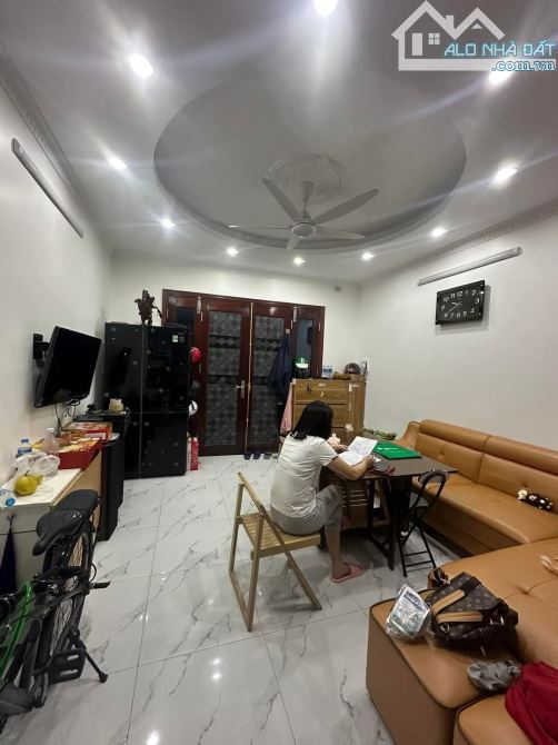 BÁN NHÀ 565 Bát Khối Long Biên GẦN CẦU Vĩnh Tuy NHỈNH 4 TỶ 5TẦNG, 34M, FULL NT, Ô TÔ - 1