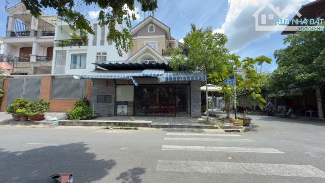 BÁN BIỆT THỰ GÓC TÂN QUY DT: 8.2x22M, 3 LẦU GIÁ 29,5 TỶ TL - 1