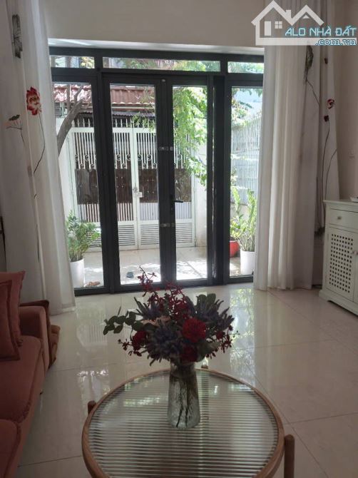 (PHÚ NHUẬN) 10M TỚI HUỲNH VĂN BÁNH. PHƯỜNG 14.(4x19m) SỔ VUÔNG HOA HẬU. 4 TẦNG. 11,9 TỶ. - 1