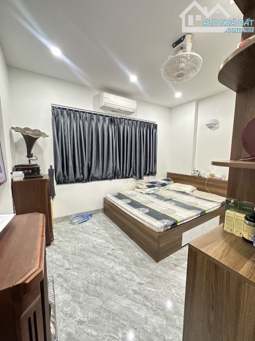 BÁN NHÀ -PHỐ HOÀNG CẦU- 7 TẦNG CẦU THANG MÁY-Ô TÔ LÙI CỬA -NHÀ ĐẸP-Ở LUÔN-PHÁP LÝ CHUẨN - 2