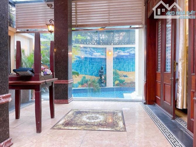Bán Nhà mặt phố Việt Hưng Lô góc - DT: 325m2 - Mặt tiền khủng - GIÁ 350 triệu. - 2