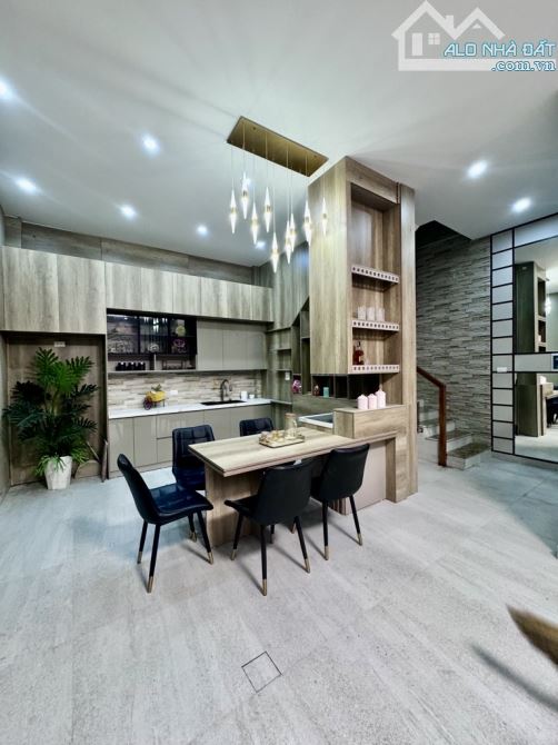 Bán Nhà Gia Thuỵ 55m2-5 Tầng-Mt 6m-hơn 11 tỷ-Ô TÔ-FULL NỘI THẤT-6 NGỦ-PHÁP LÝ RỎ RÀNG-SỔ V - 2