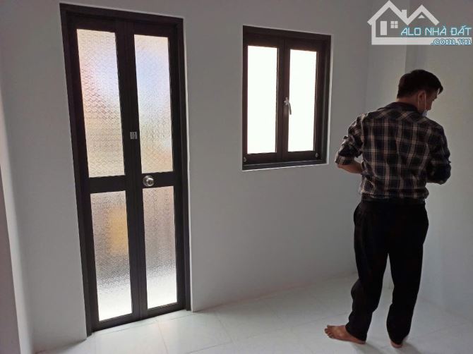 Nhỉnh 2 tỷ nhà Ngang 4 hẻm 3 gác 3 tầng vào ở liền sát quận 10 - 2