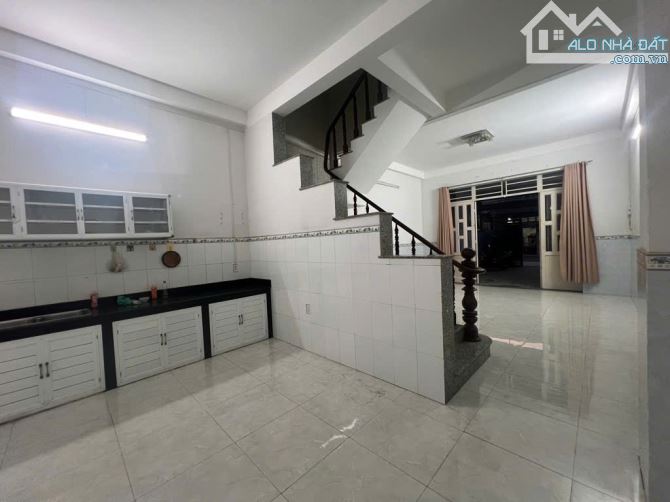 THẠNH XUÂN 52- ĐUỜNG 10M- Nhà ngang rộng 5 x 21 vuông vức, 2 tầng 2 PN, 104M2, 4,75ty - 2