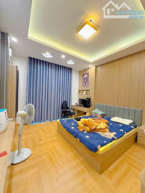 CHỈ 9.9 TỶ BÁN GẤP NHÀ MỚI 7 TẦNG THANG MÁY DT40M2 Ở CẦU GIẤY OTO - 2