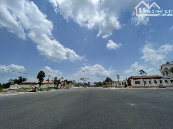 Hàng hiếm nền biệt thự view Sông Hậu khu 586 Cần Thơ đối diện quảng trường Công Viên lớn - 2