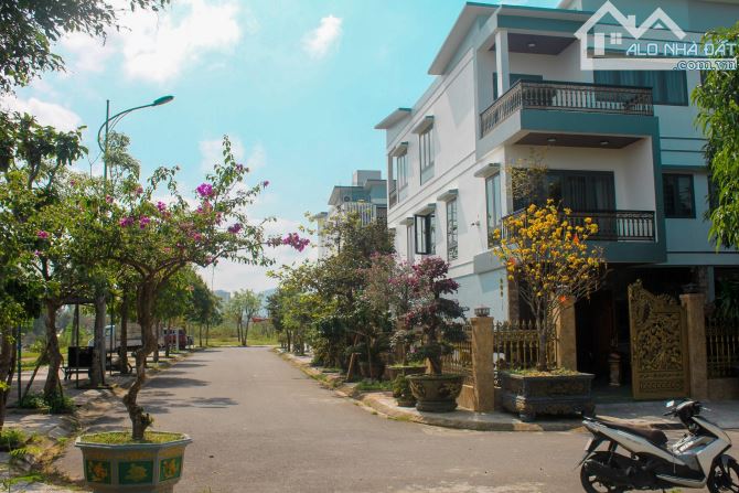 Duy nhất! Nhà 3 tầng - kề góc view sông vĩnh viễn - trục lõi Eco Charm- 120m2 - nhỉnh 4t - 2