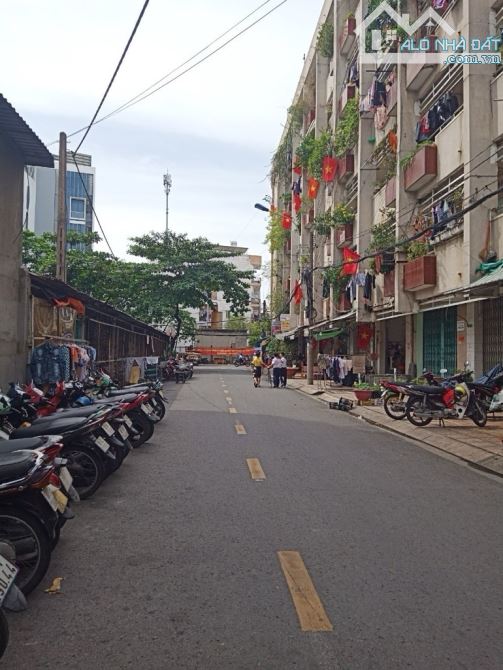 Bán nhà CC Huỳnh Văn Chính, ngay Đầm Sen, Giáp Q6, Q11, dt 44 m2, giá chỉ hơn 1 tỷ TL.   D - 2