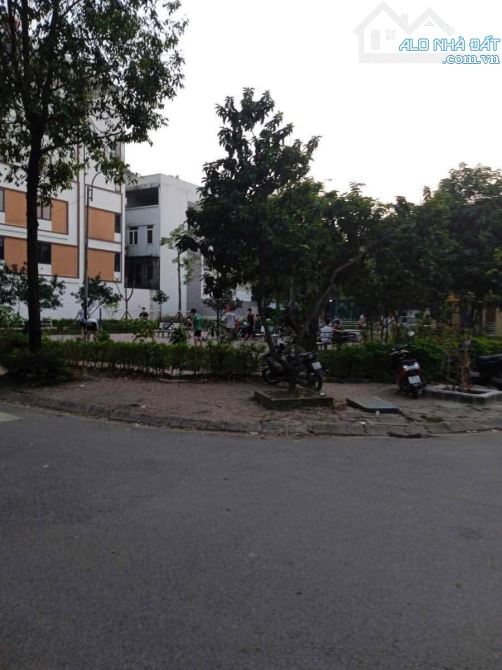 Bán tòa văn phòng căn góc 100m2 khu Tổng Cục 5 Thanh Trì Hà Nội. - 2