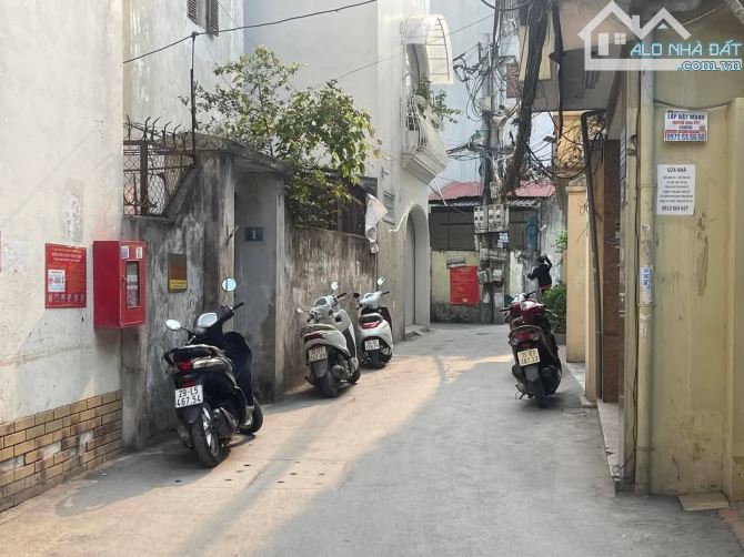 BÁN NHÀ THỊNH QUANG, ĐỐNG ĐA. 3 TẦNG - MẶT NGÕ - DIỆN TÍCH LỚN - NGÕ TO NHƯ PHỐ - Ô TÔ - K - 2