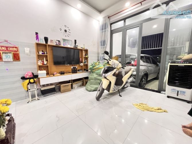 Nhà đẹp 2 Tầng Linh Xuân,đường nhựa xe hơi ngủ trong nhà,gần chợ Linh Xuân - 2
